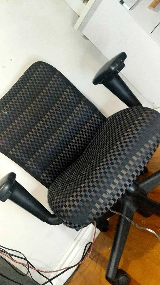 Checkered Office Task Chair (moving out sale) - photo 5