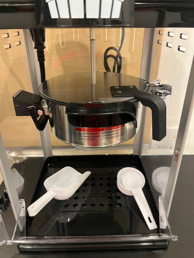 WestBend Popcorn Machine - photo 2