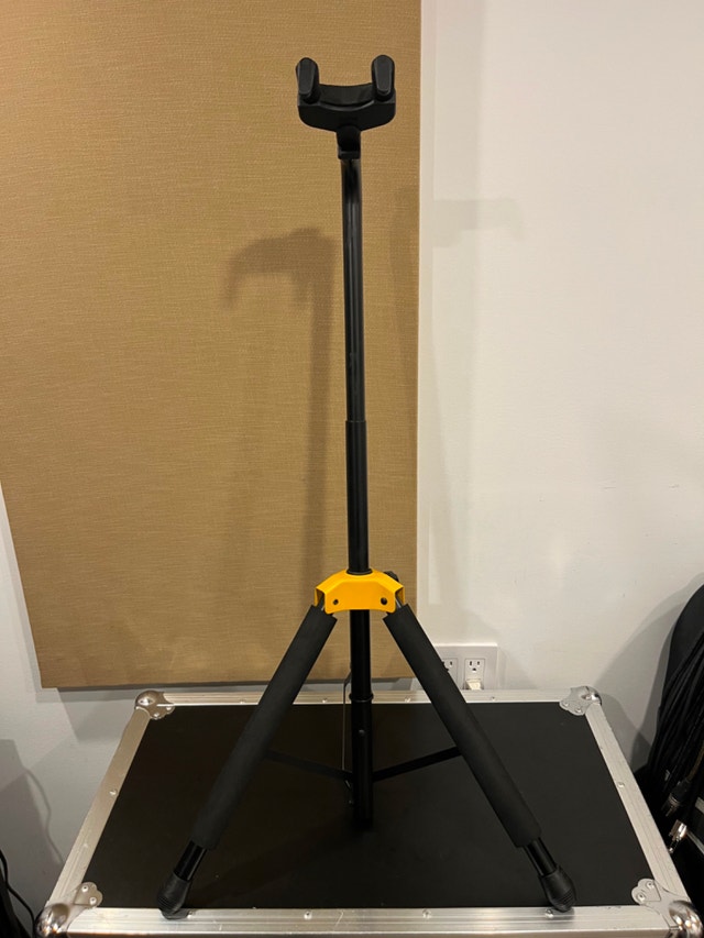 Hercules Guitar Stand