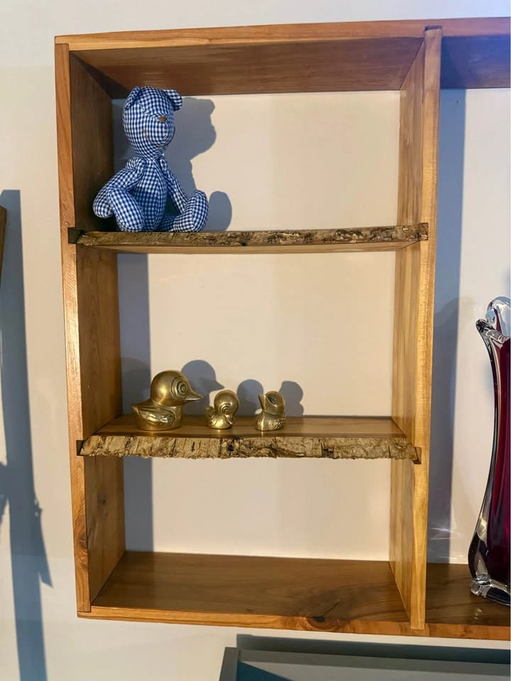Vintage wooden shelf with raw edges - photo 2