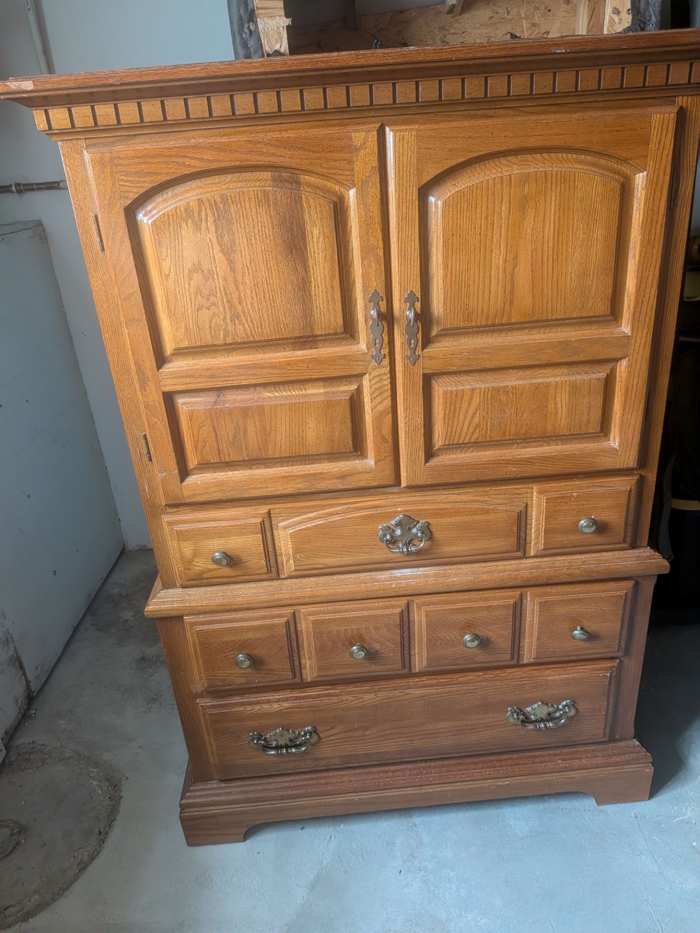 Dresser/Cabinet