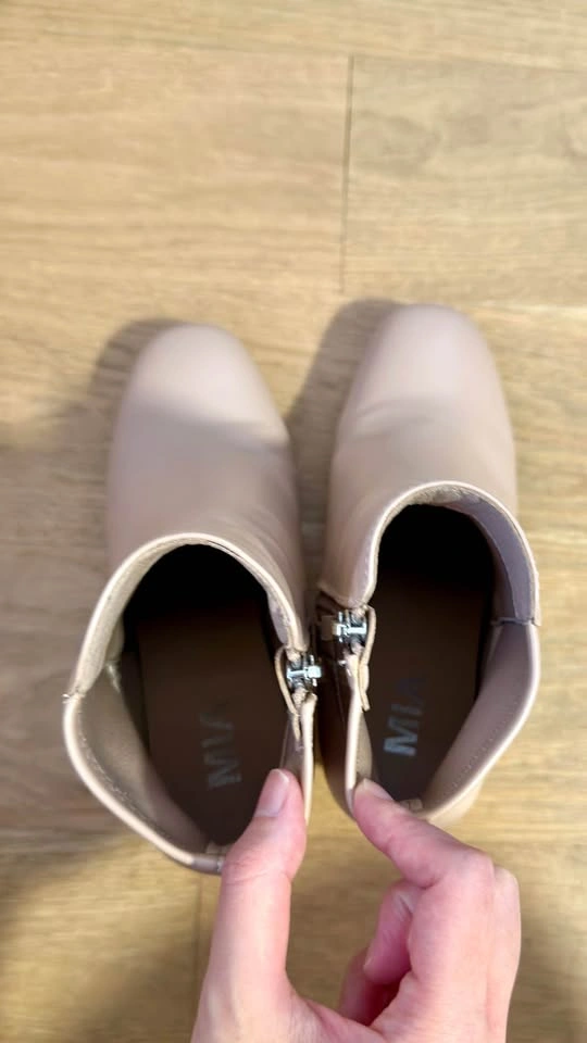 Mia Kymi block heel booties - photo 3