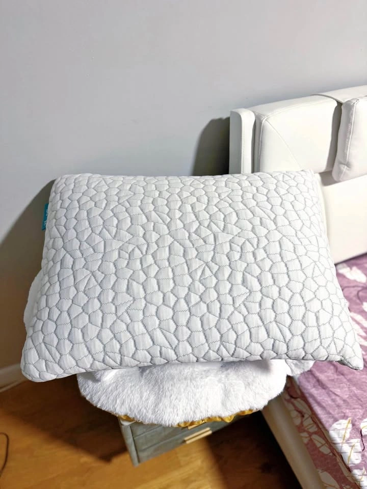 Cooling memory foam pillow