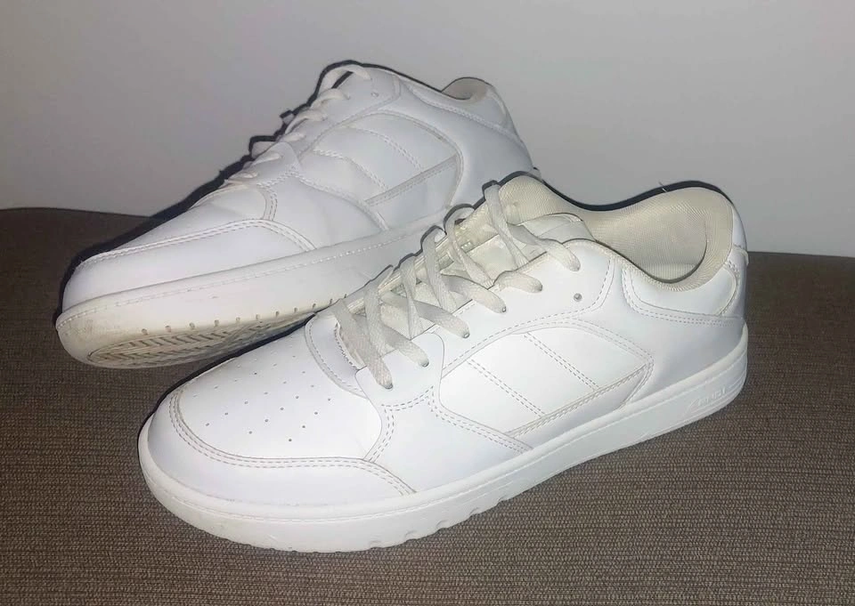 AND1 White Low Top Basketball Sneakers - Size 9.5 men's - photo 3