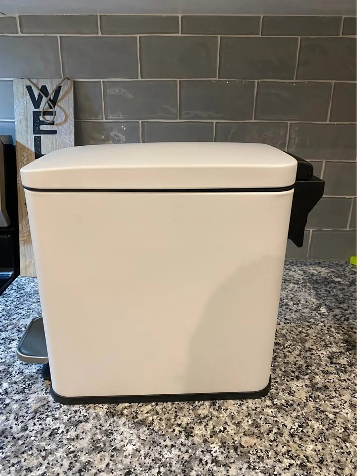 WHITE SONGMICS 2.6 Gallon (10L) Trash Can - photo 2