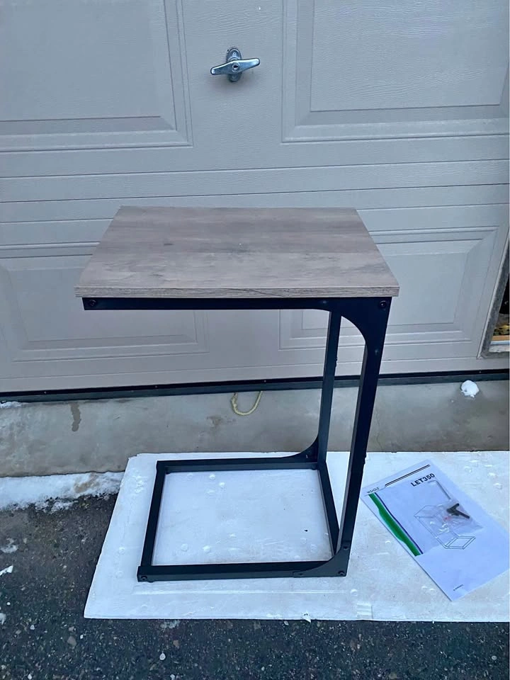C-Shaped End Table – Stylish, Space-Saving & Versatile! *UNASSEM