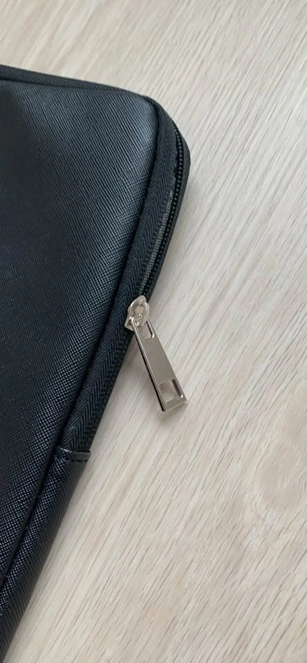 GUESS Black Laptop Sleeve - photo 4