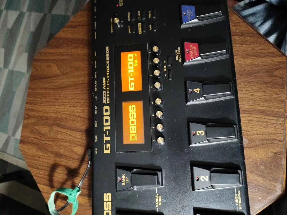 Boss GT100 GT-100 - photo 2