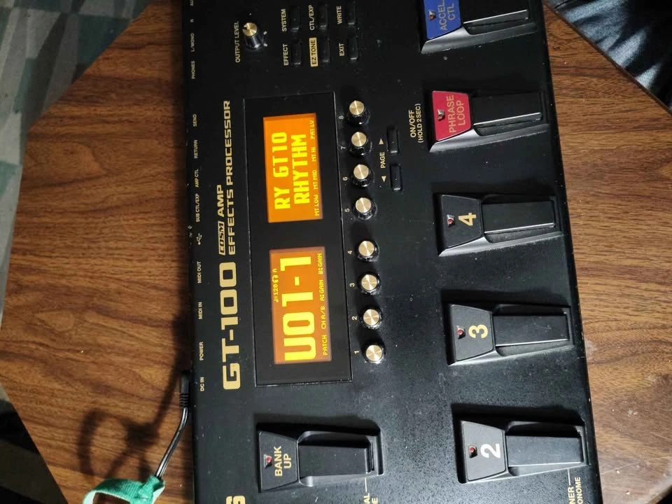 Boss GT100 GT-100 - photo 3