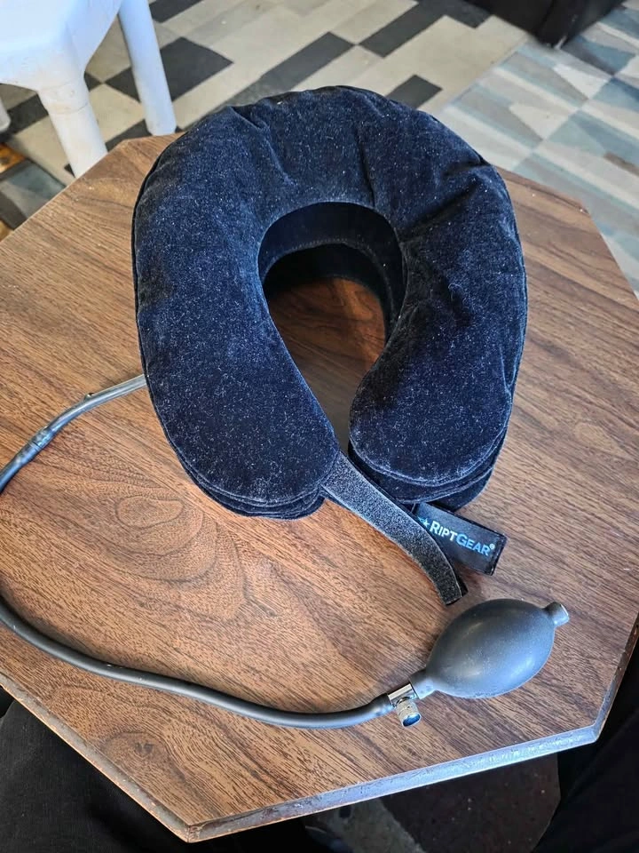 Neck support (inflatable)