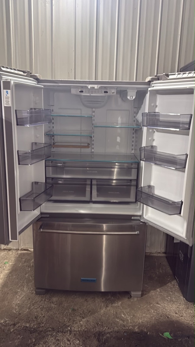 36 inch Refrigerator in good condition - photo 2