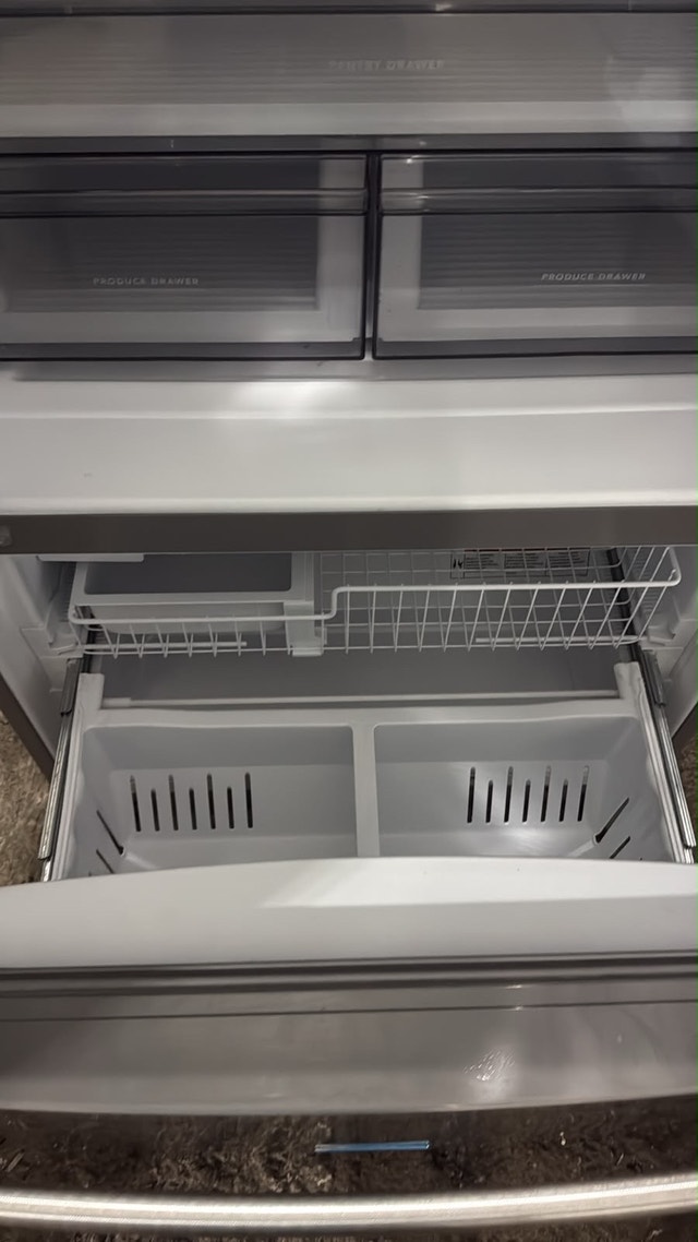 36 inch Refrigerator in good condition - photo 3