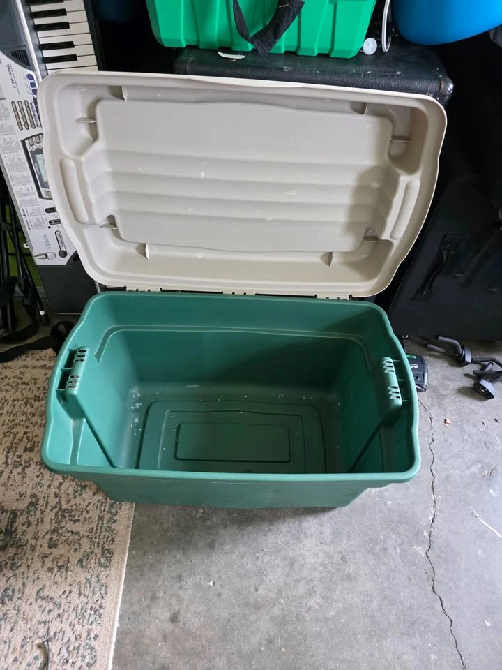 Rubbermaid Storage Tote with Lid – 30" Wide – Great Condition - photo 2