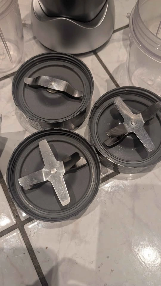 NutriBullet Personal Blender + Extra Cups & Blades - photo 3