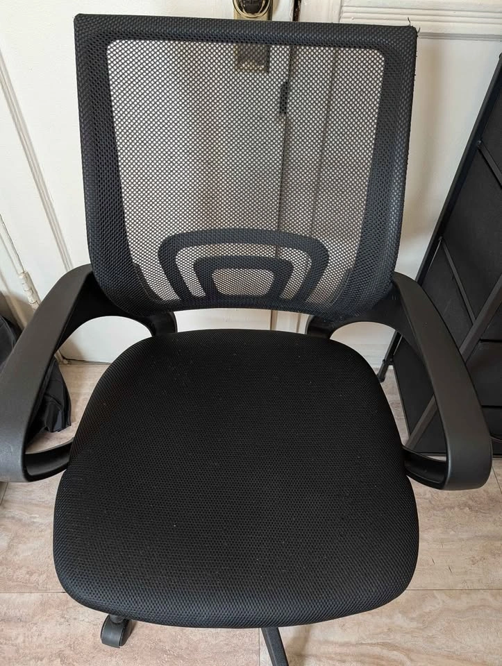 Mesh Office Chair – Good Condition - photo 2