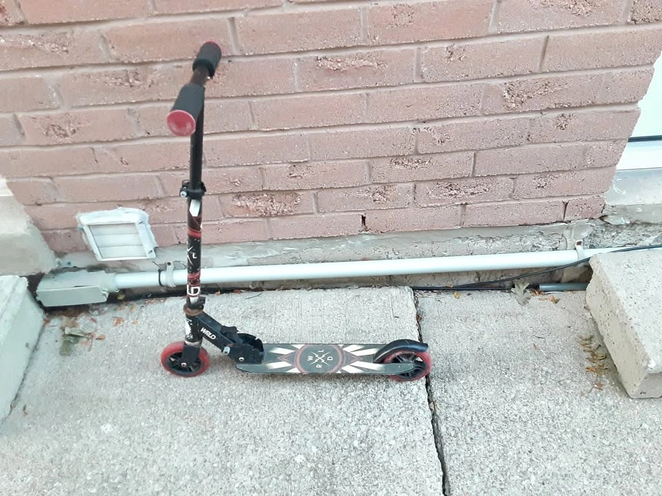 WRLD Red Black Scooter with Breaks for Kids