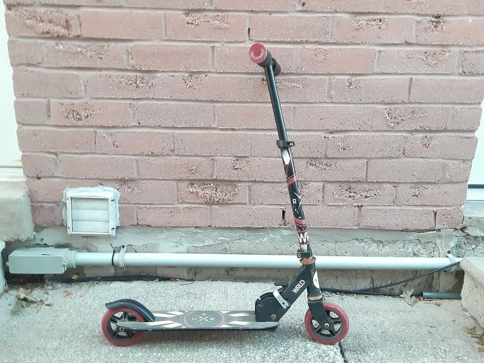 WRLD Red Black Scooter with Breaks for Kids - photo 2
