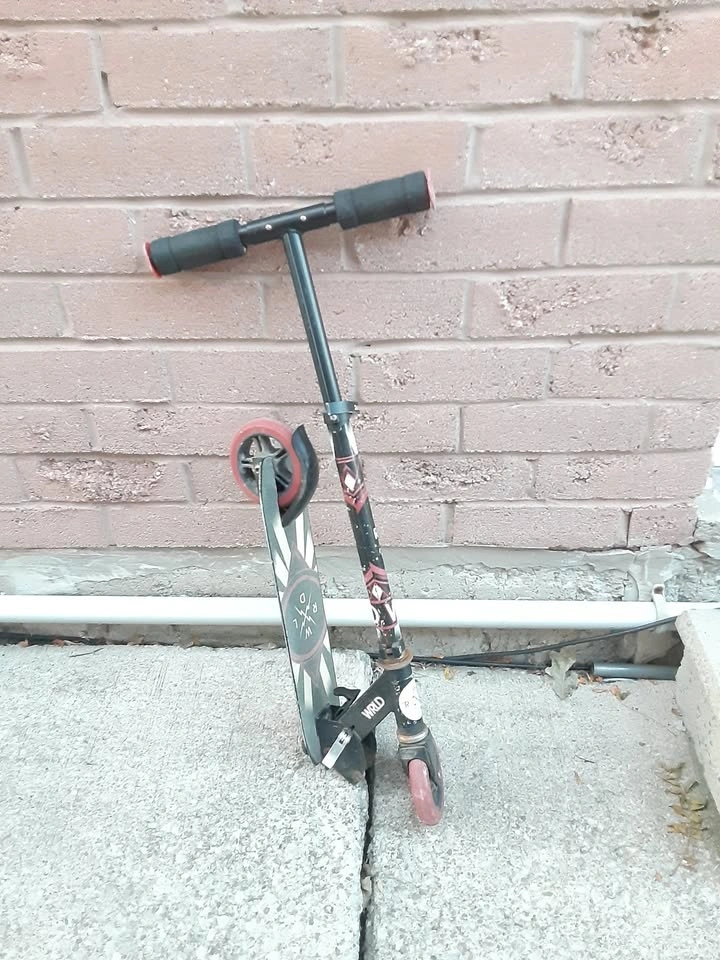 WRLD Red Black Scooter with Breaks for Kids - photo 3