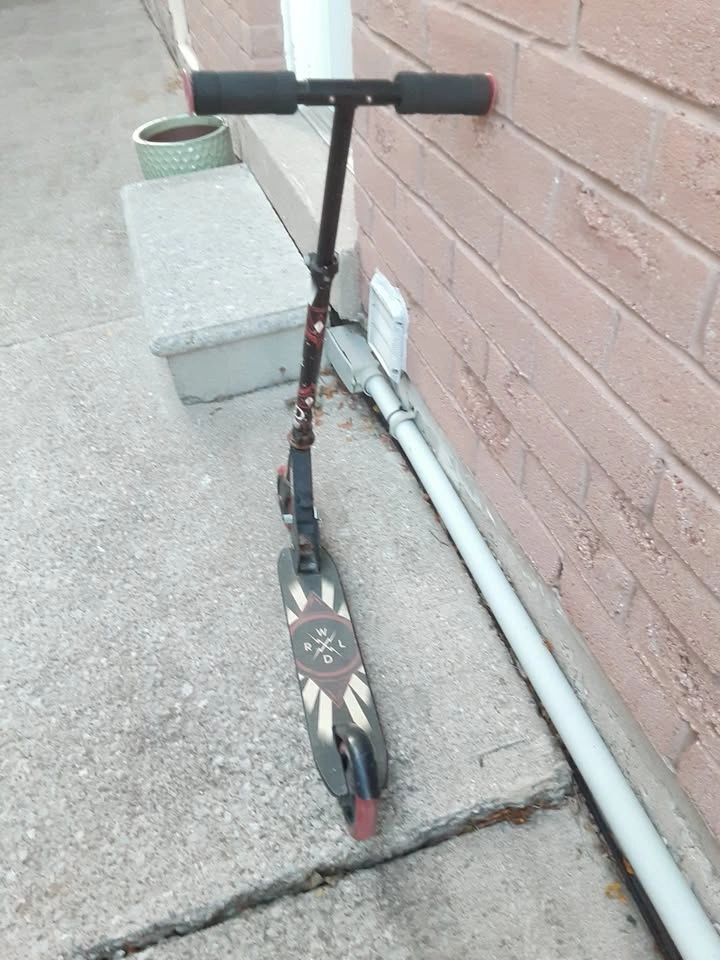 WRLD Red Black Scooter with Breaks for Kids - photo 5