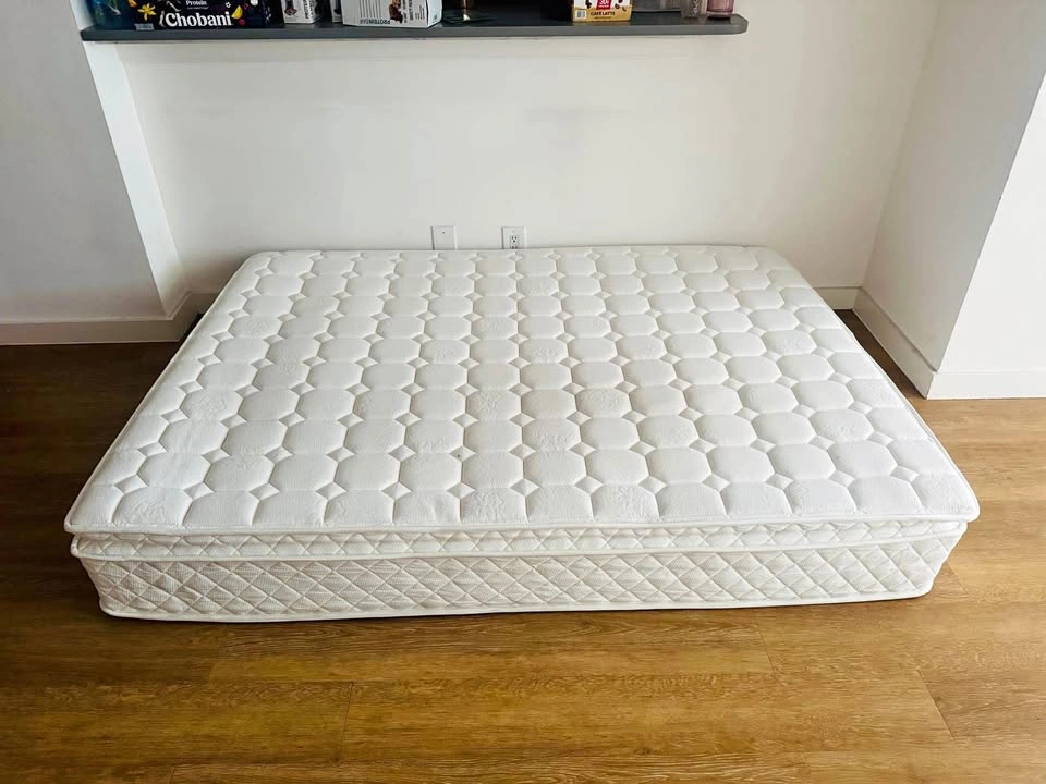 Zinus queen size mattress 10inches