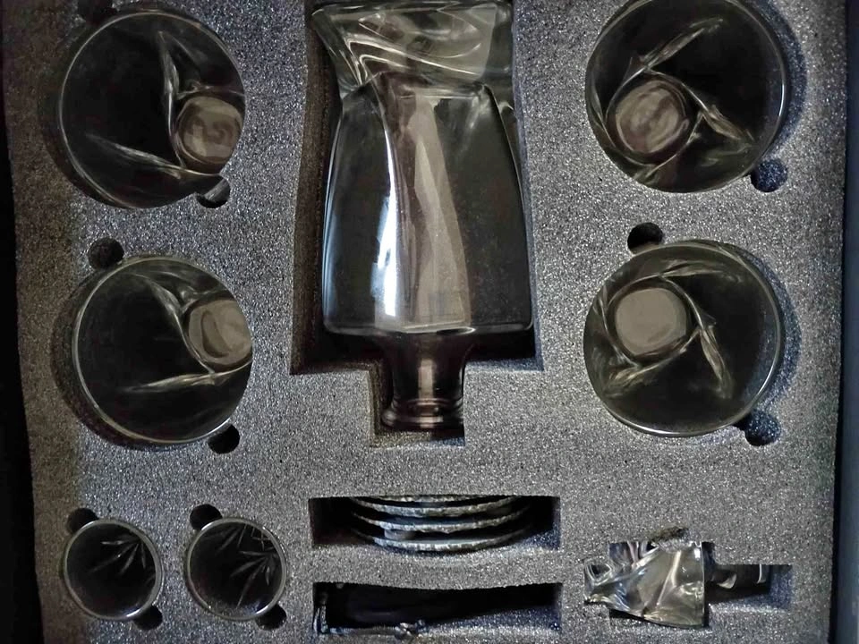 MH deluxe decanter w/ glasses, shot glass, coasters