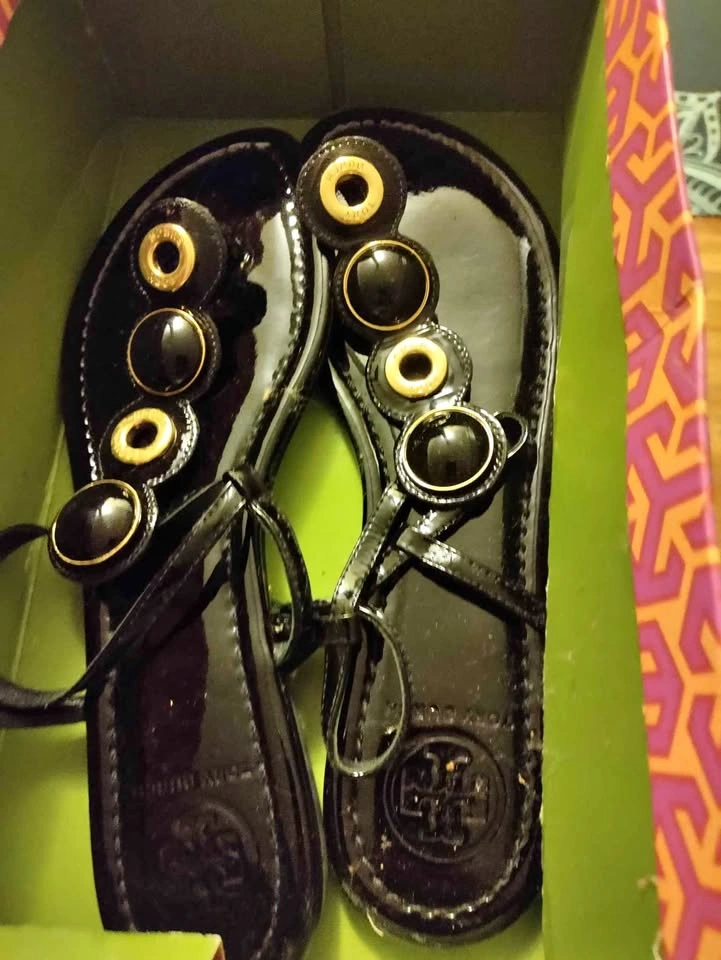 Tory Burch New in box. Sz 9