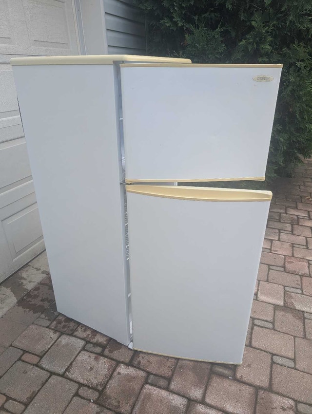 24-In refrigerator - photo 3