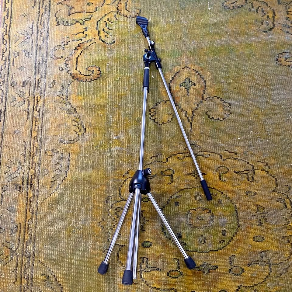 Mic stand - telescoping boom floor