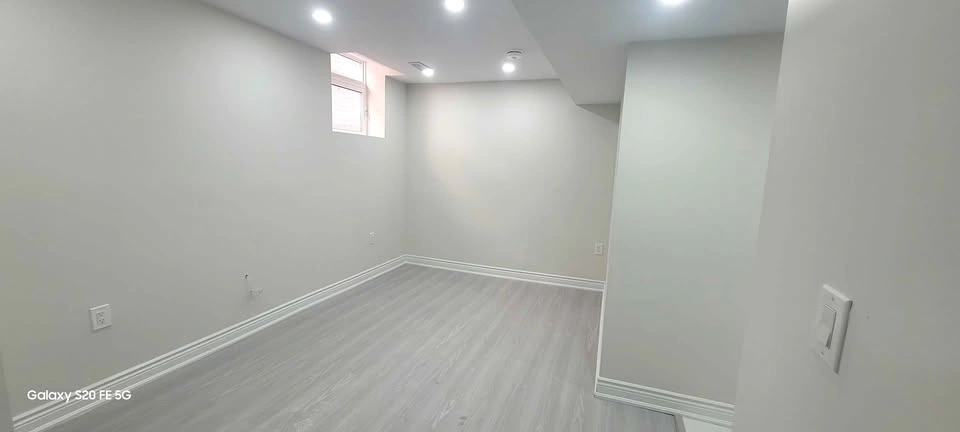 1 Bed 1 Bath - Apartment - photo 2
