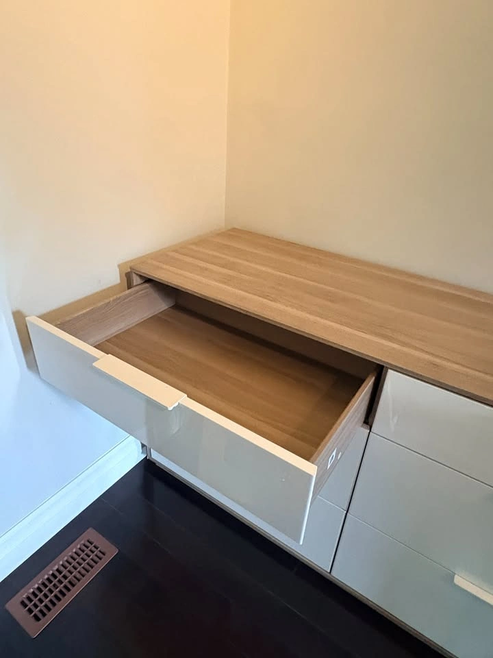 IKEA NYVOLL 6-Drawer Dresser – White High Gloss / Oak Effect - photo 3