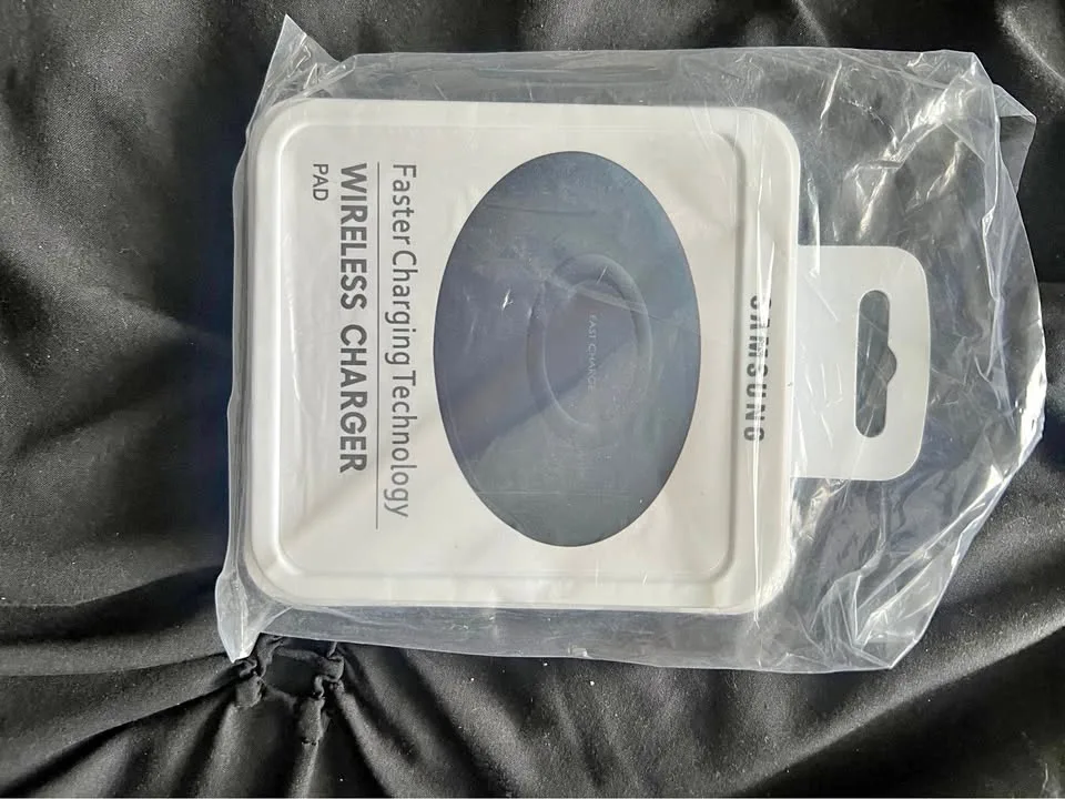 Samsung Wireless Charger Pad thumbnail