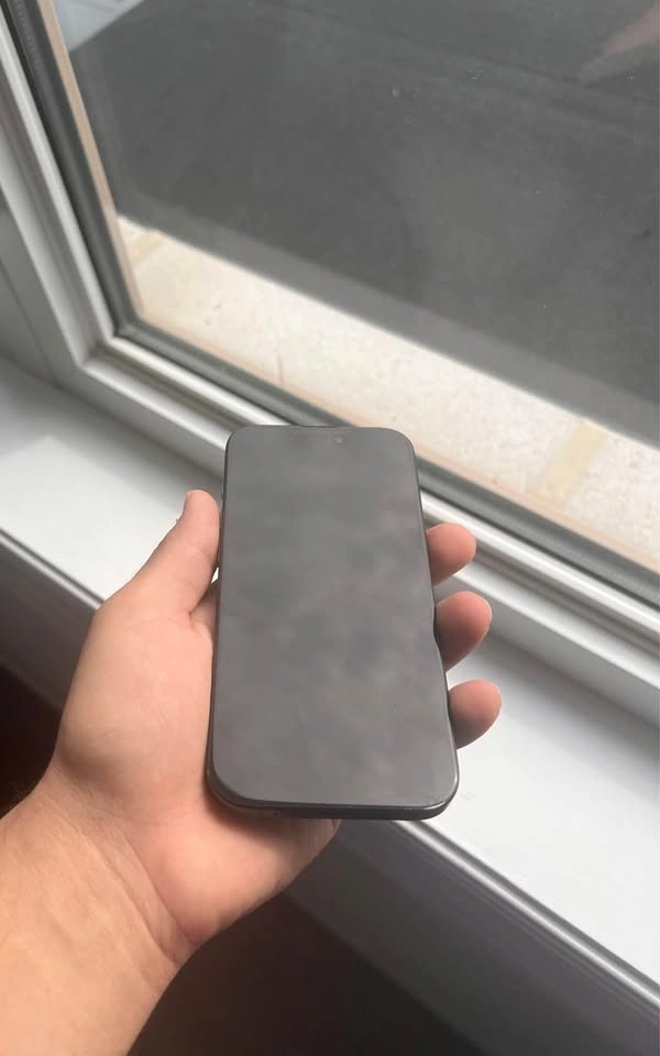 iPhone 15 pro - Unlocked - photo 2