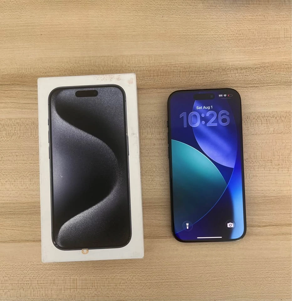 iPhone 15 pro - Unlocked - photo 5
