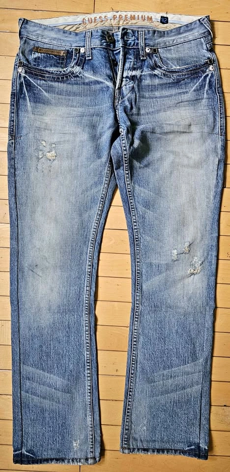 Guess Premium Distressed Blue Jeans w/ Leather & Metal Buckle