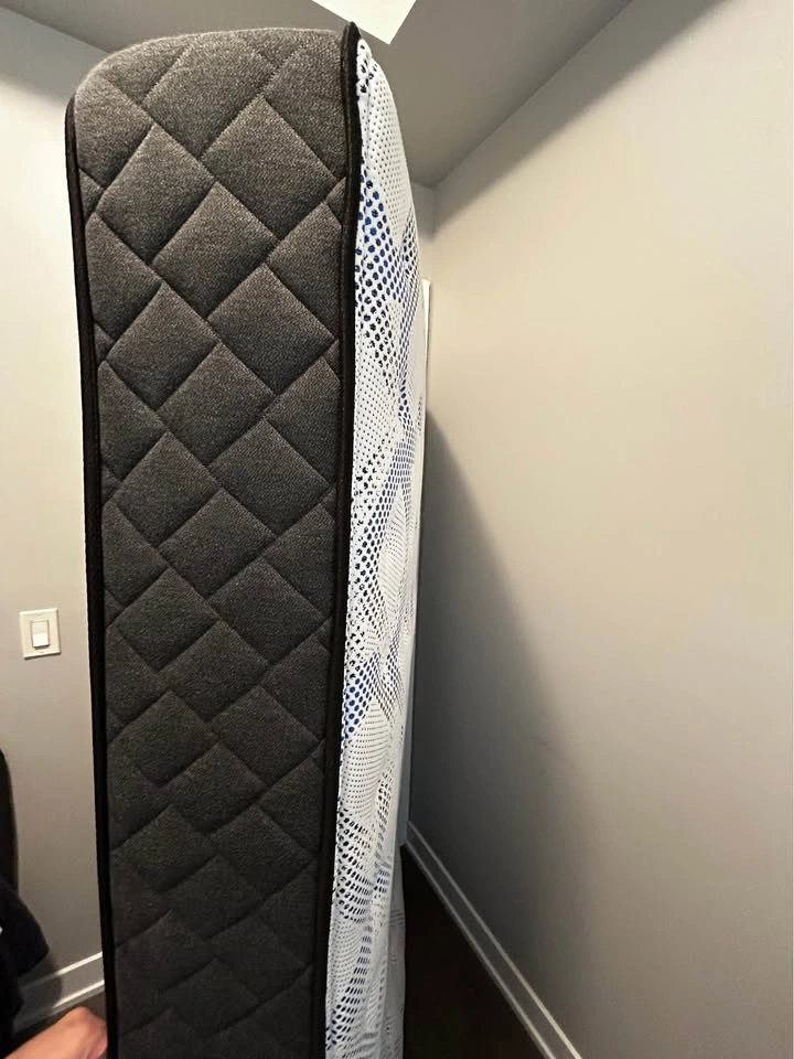 Sealy Posturepedic Mattress - photo 2