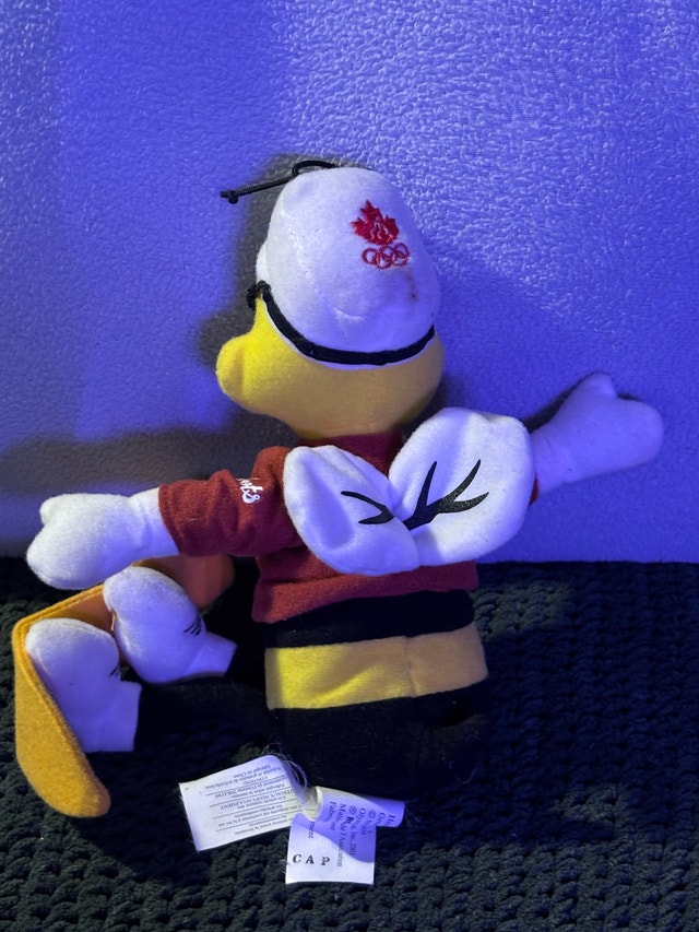 Roots Honey Nut Cheerios Canadian Olympic Plush - photo 3