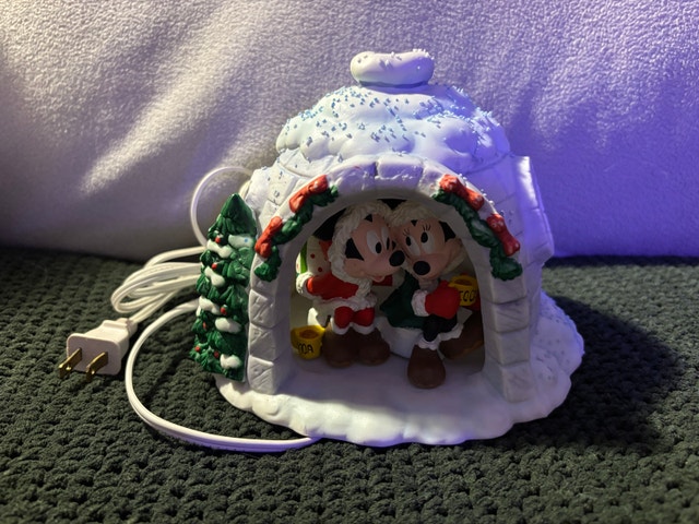 Disney Mickey and Minnie Mouse Igloo Figurine