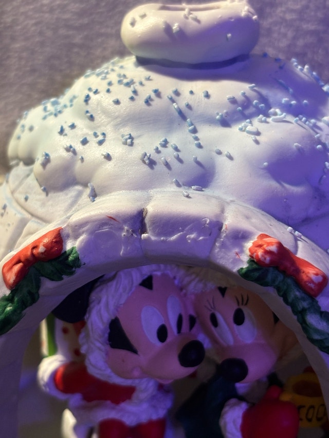 Disney Mickey and Minnie Mouse Igloo Figurine - photo 5