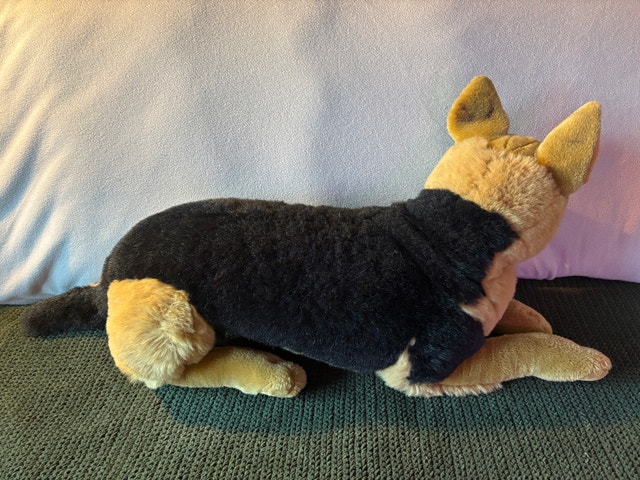 Toys R Us 2001 Animal Alley 36” German Shepherd Plush - photo 4