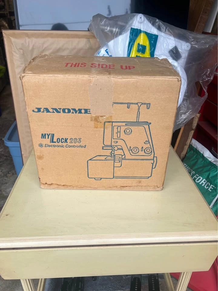 Janome MyLock 203 Serger with Sewing Supplies Bundle - photo 5