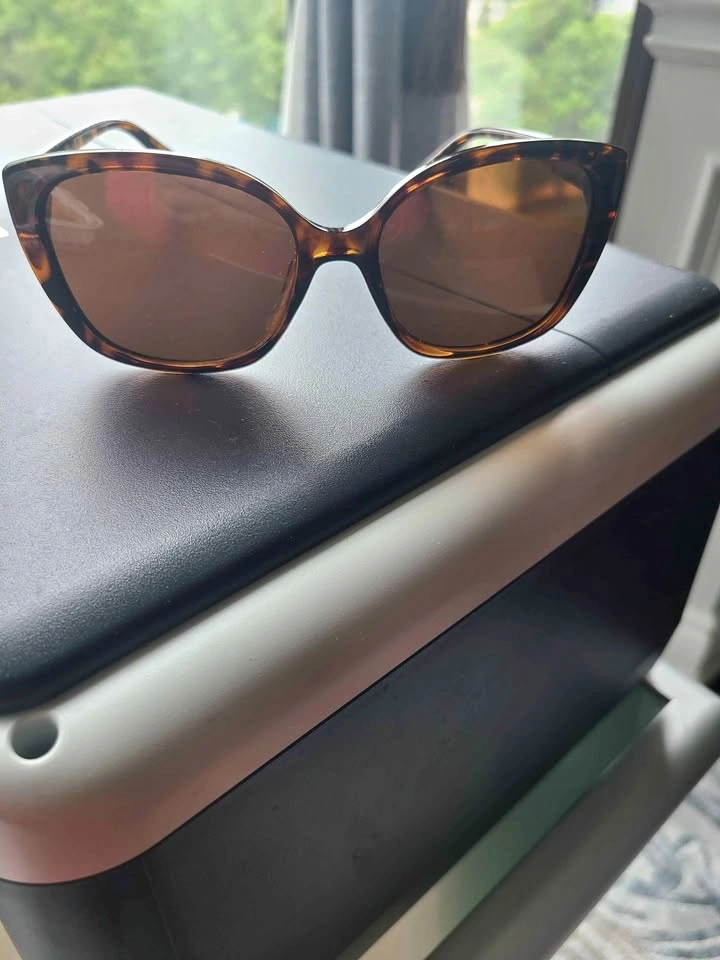 Oscar de la Renta Rounded Modern Cat-Eye Polarized Sunglasses