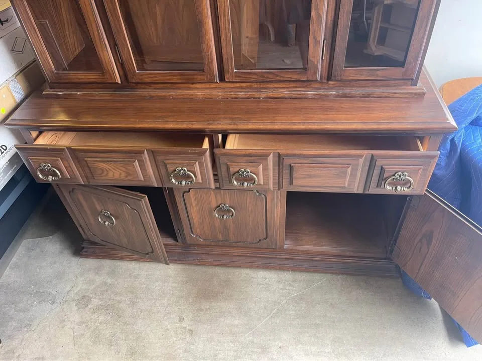 Kroehler Solid Wood China Cabinet image indicator(3)