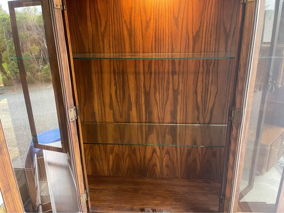 Kroehler Solid Wood China Cabinet image indicator(6)