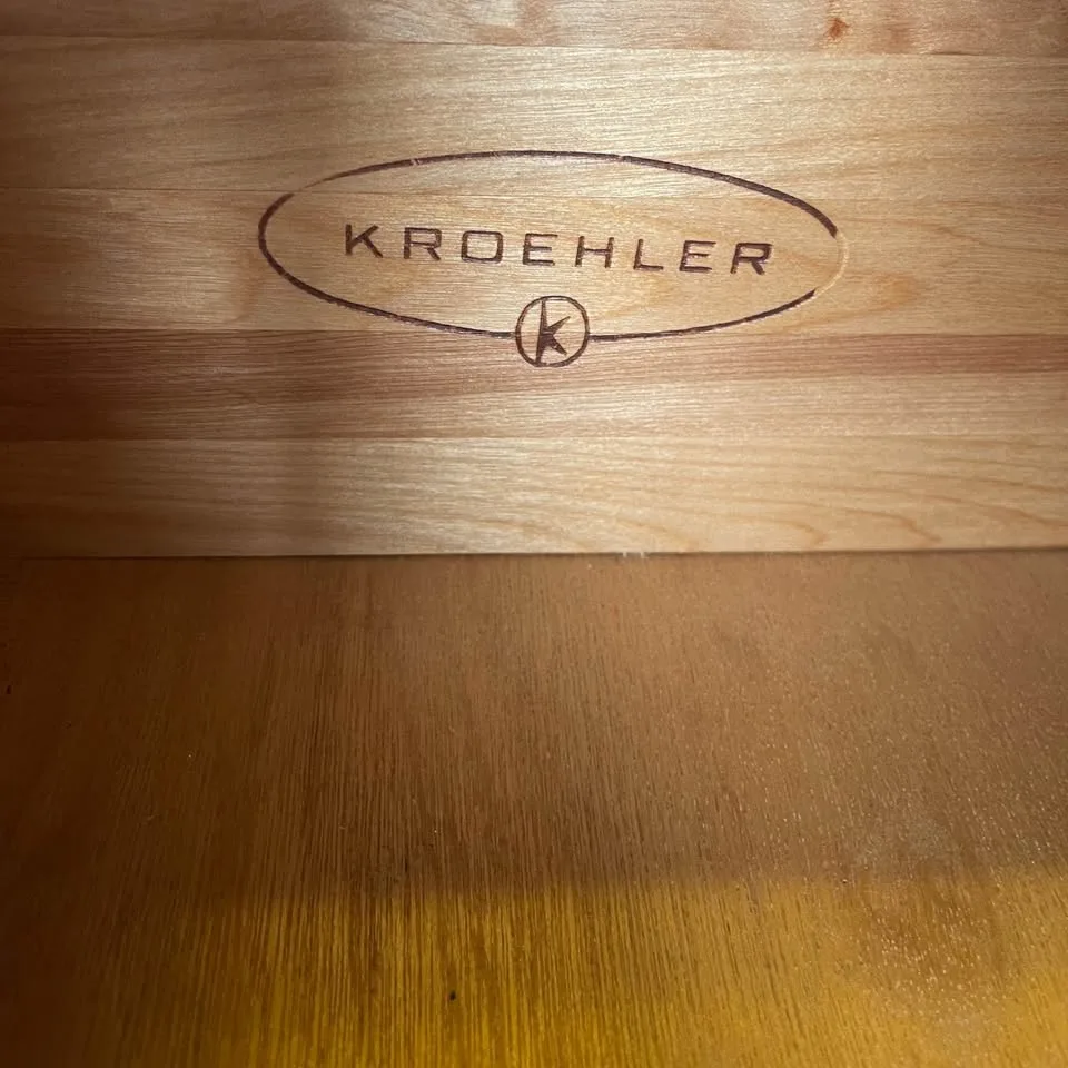 Kroehler Solid Wood China Cabinet image indicator(7)