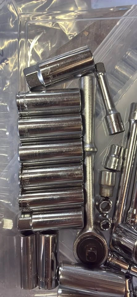 42pc Husky & Mastercraft SAE Socket Set w/ Ratchets - photo 3