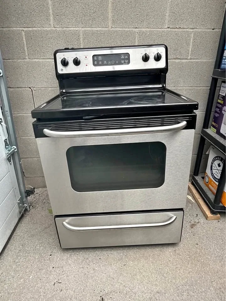 Nice 30” GE electric oven