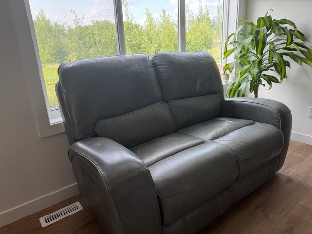 Costco Top Grain Leather Power Reclining Sofa & Loveseat - photo 3