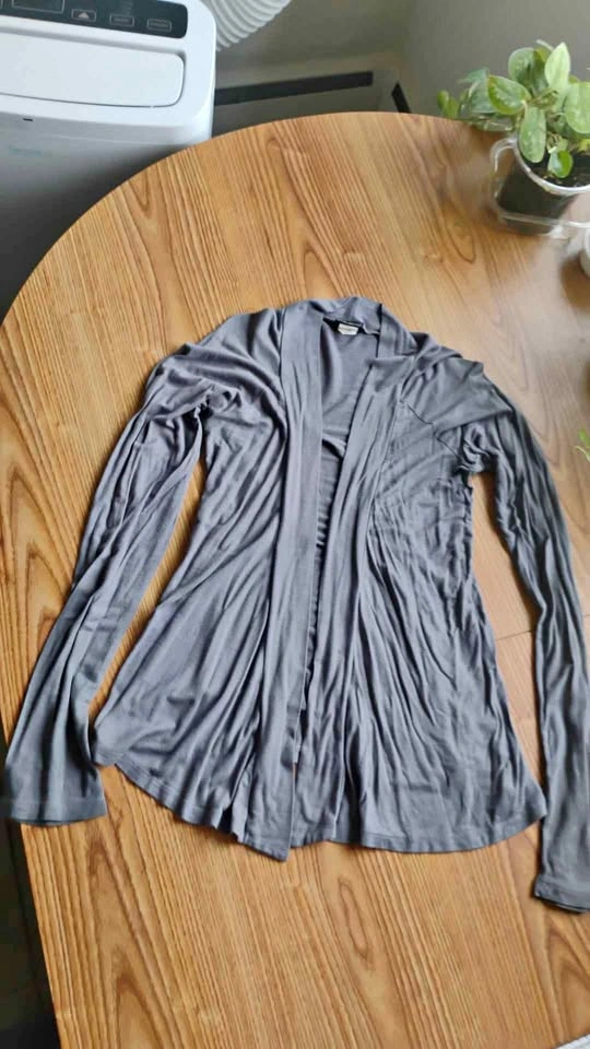 Seduction Women's Grey Long Sleeved Open Front Cardigan Small