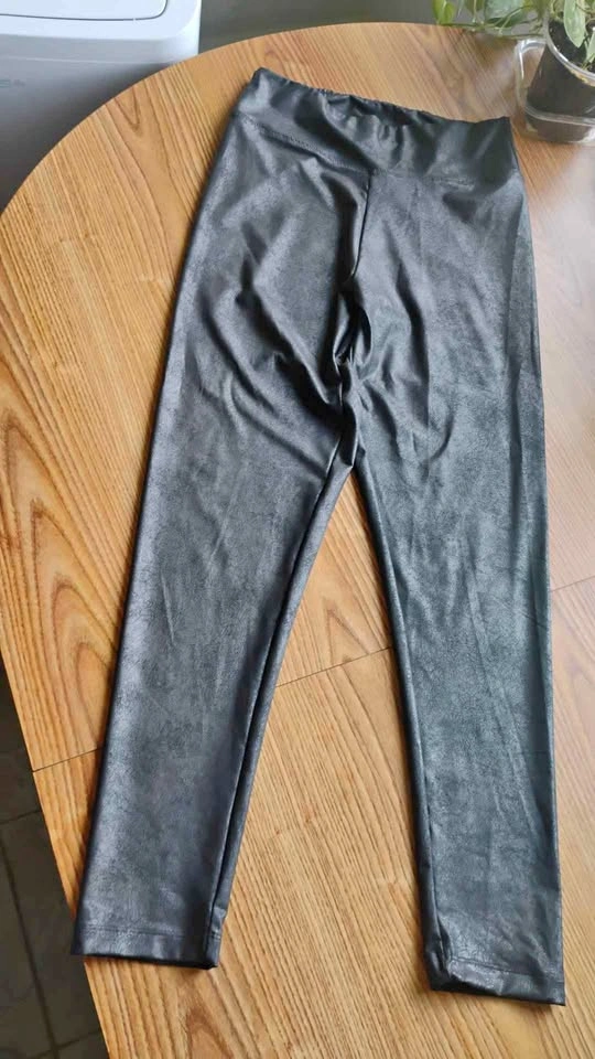 Black Faux Leather Textured Stretch Leggings size Medium