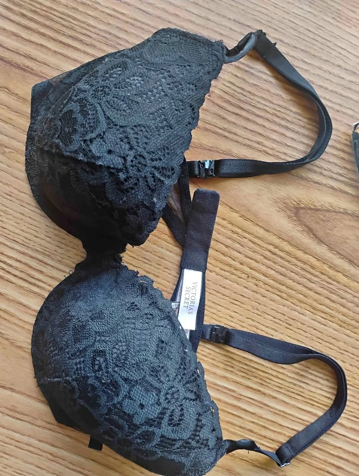 #4 Dream Angels Victoria's Secret Black Lace bra 32D